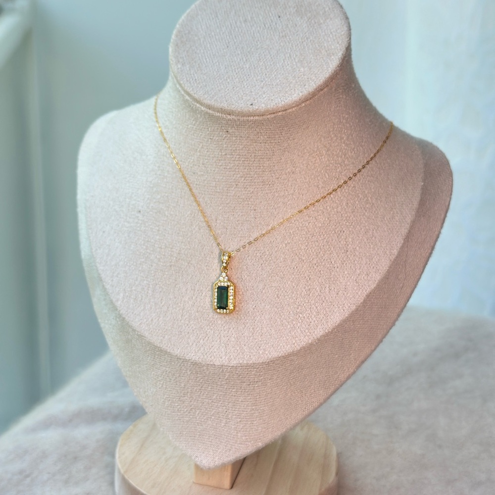 Stunning green tourmaline bar pendant 18k sterling silver